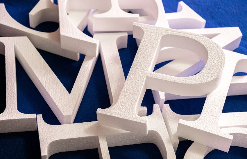 Photos de lettres en polystyrène non fixées
