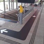 Photo d'un marquage au sol dans une gare